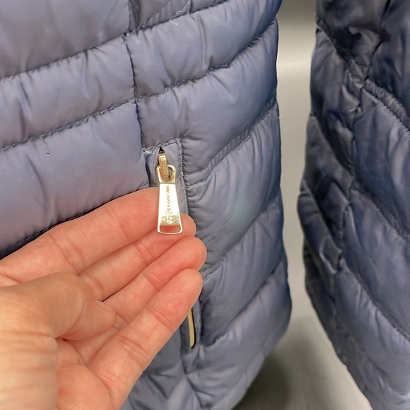 Michael Kors Packable
Quilted Down Puffer Coat Navy Blue Womens Size M - Picture 4 of 9
